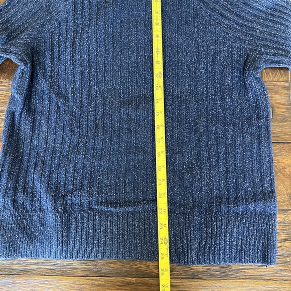 Women’s Old Navy Navy Blue Sweater (0011) - Picture 4 of 4